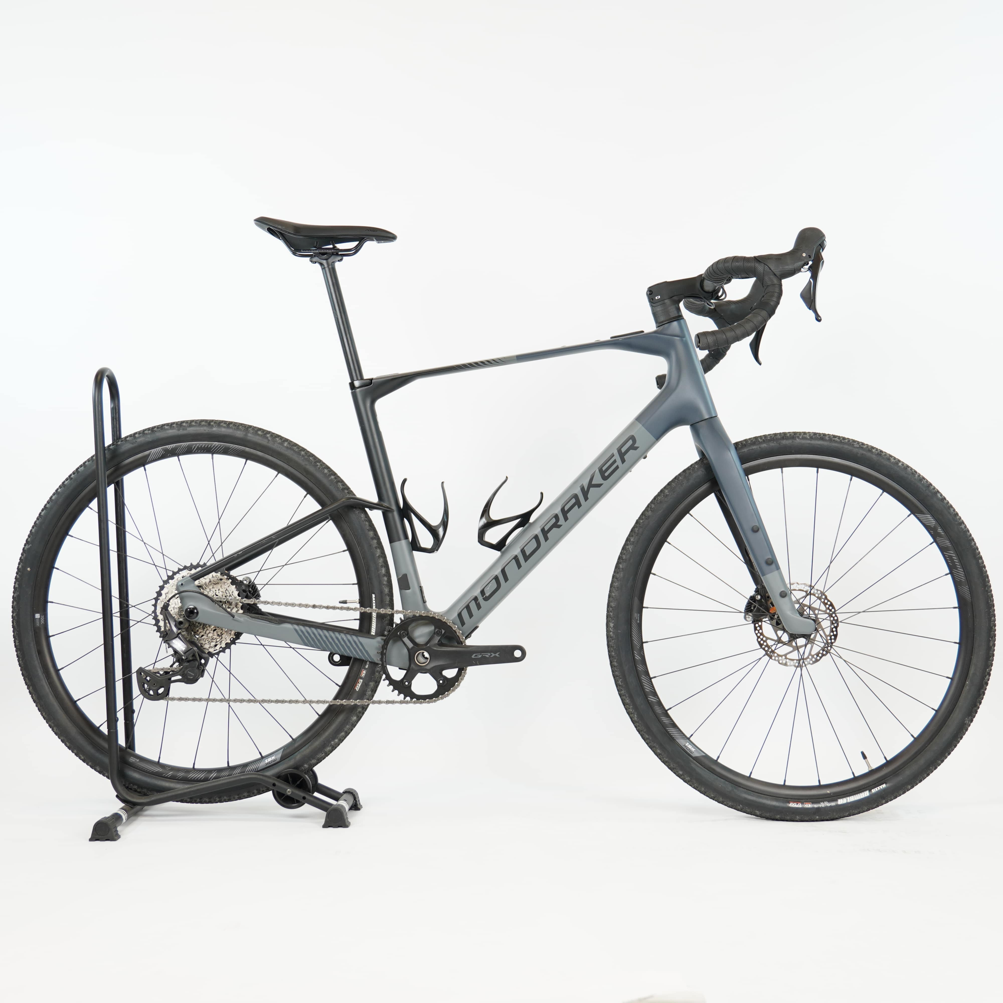 mondraker dusty e-gravel bike Mondraker Dusty Nimbus Grey Obsidian Testrad 2025 - Shimano GRX RX-822-GS - Maxxis Rambler 700 | Well Loved Condition