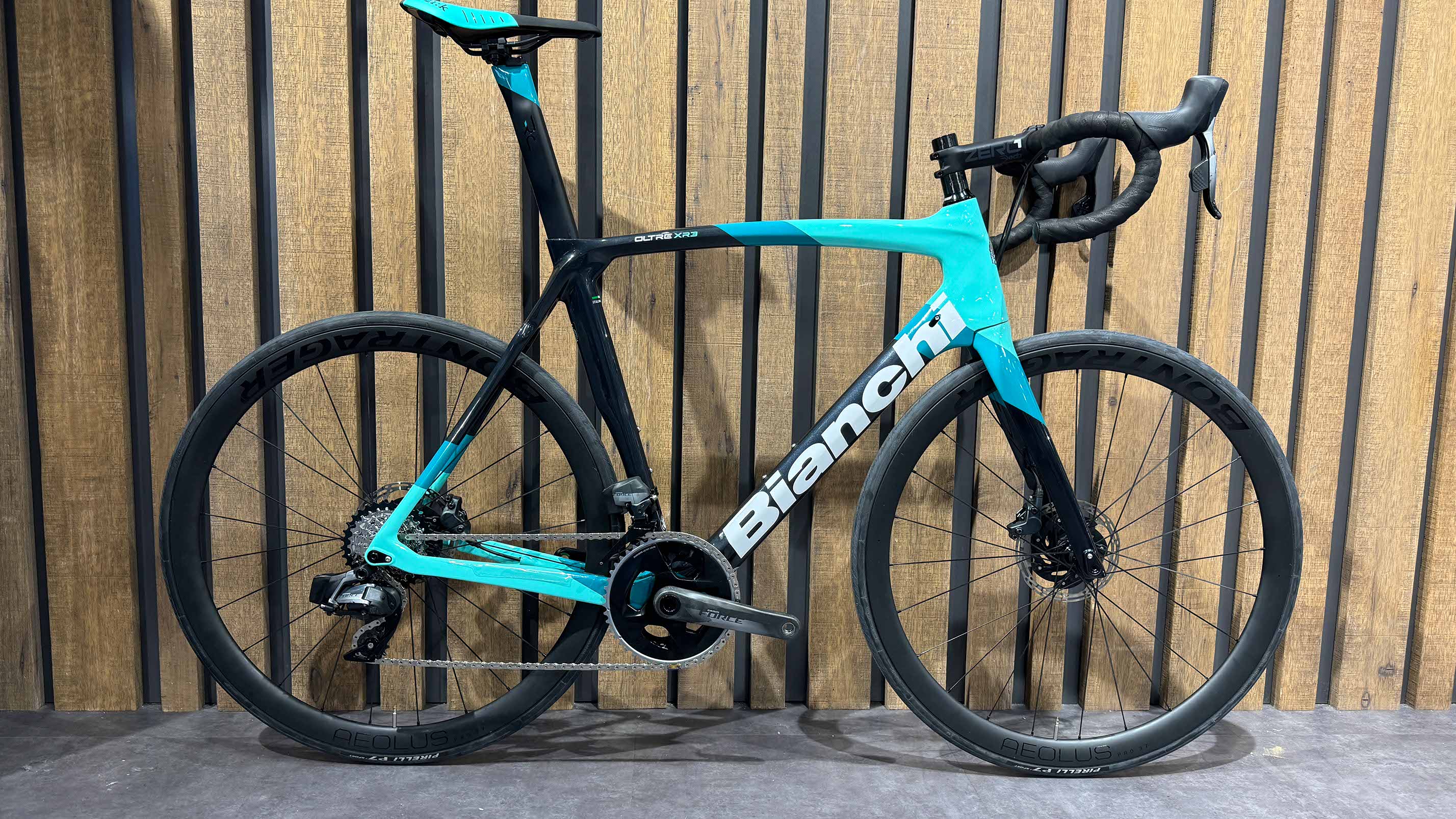 Bianchi Oltre XR3 2023 - Sram Force AXS 2x12sp - Bontrager Aeolus