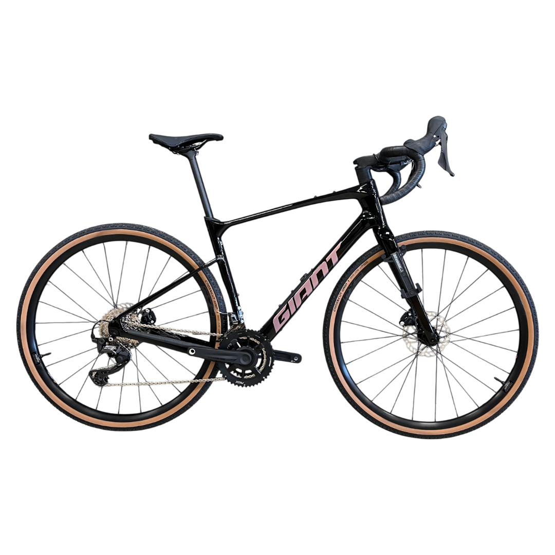 roam giant bicycle E+ STA Black making it easy to add cargo capacity for daily trips or longer treks. A Closer Look at the